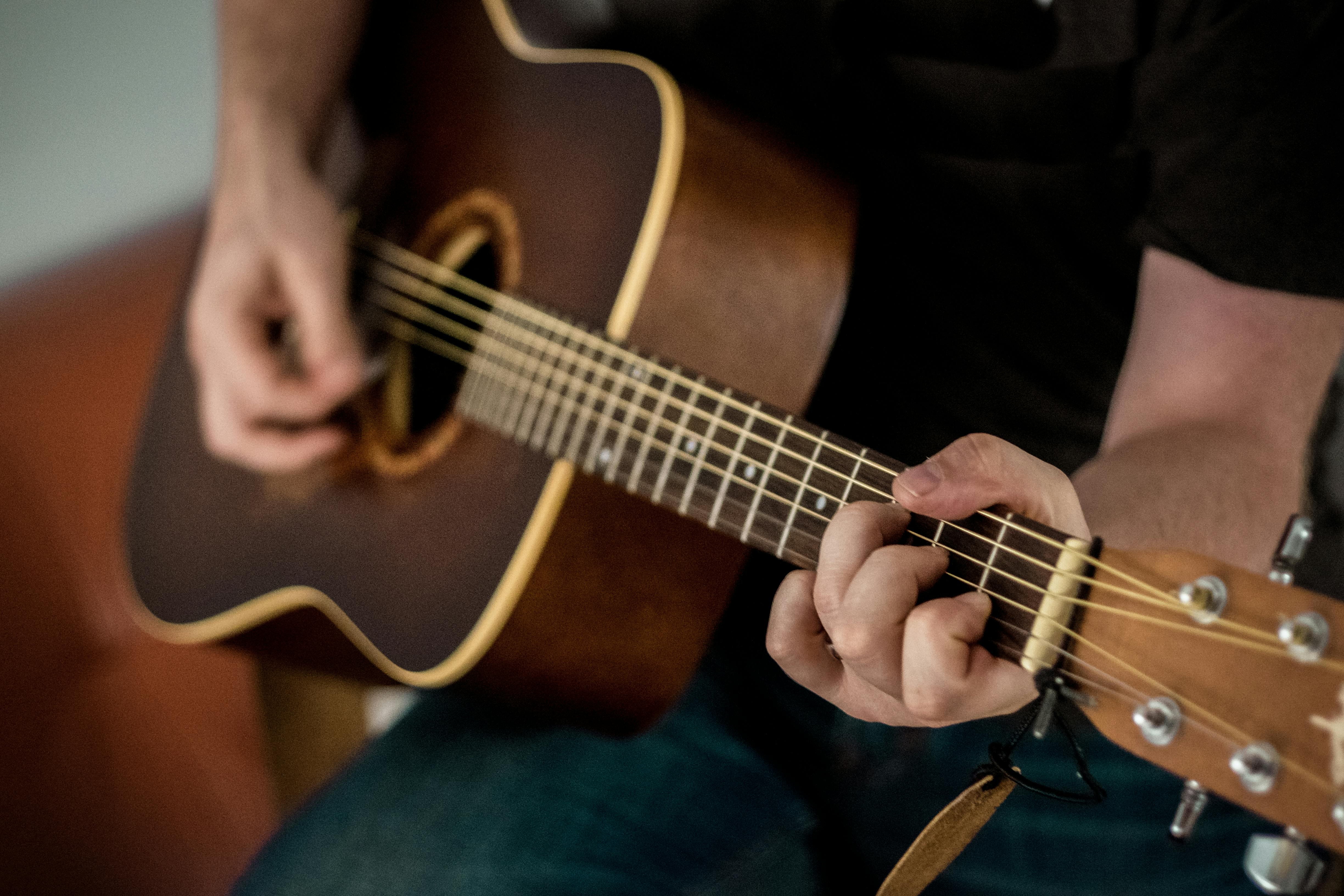 Why You’re Not Improving on Guitar (And How to Fix It)